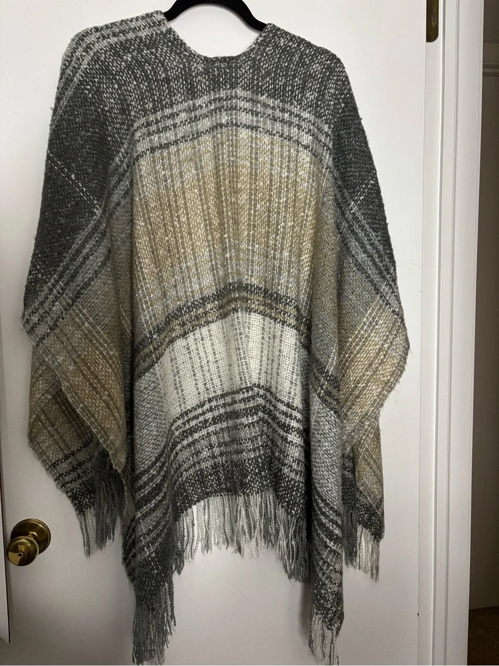 Saks Fifth Avenue Plaid Fringe Throw in Gray, White & Tan